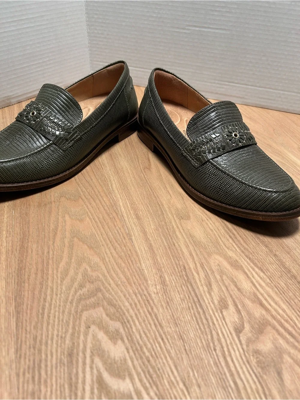 Woman’s Brioso Frisco Lizard Embossed Leather Olive Green Size 9 1/2 M